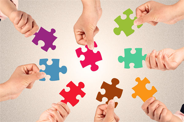 集團(tuán)管控中，如何建立有效的內(nèi)部溝通機(jī)制以促進(jìn)協(xié)同？