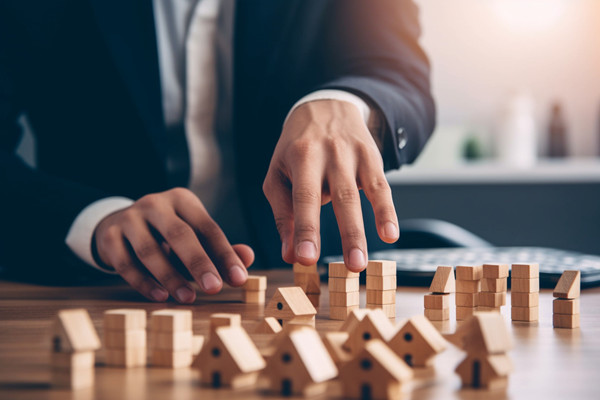 面對復(fù)雜市場環(huán)境，集團(tuán)管控咨詢?nèi)绾未_保企業(yè)穩(wěn)健前行？